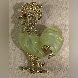 EUC Vtg Hattie Carnegie green lucite rooster pin/brooch.Measurements included